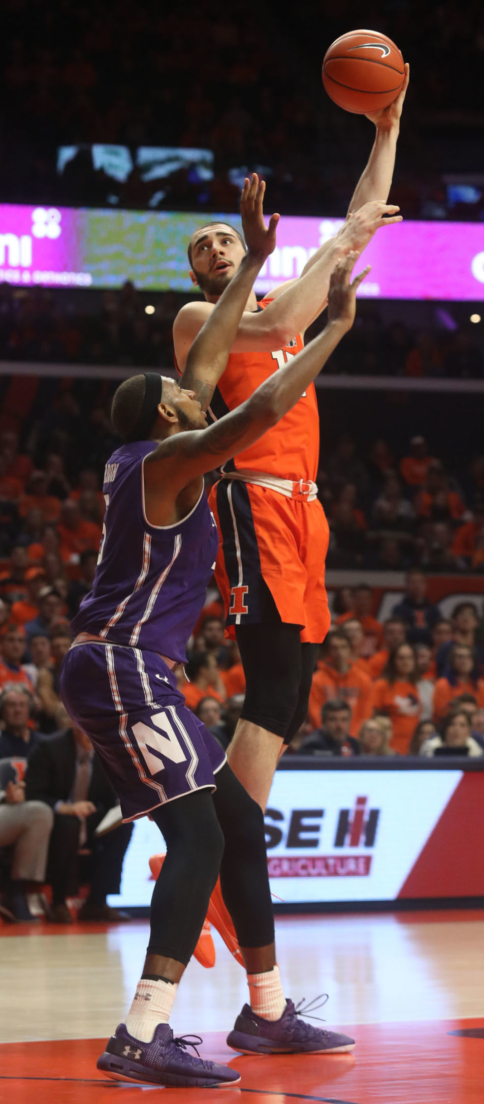 Illinois vs Northwestern 29 3.3.19.jpg